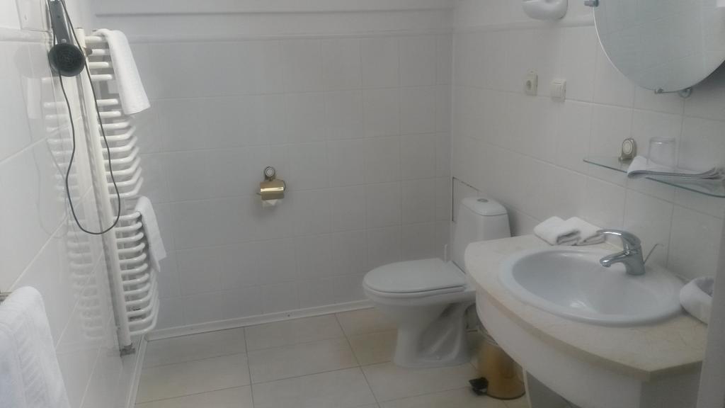 ריבנה Marlen Hotel מראה חיצוני תמונה
