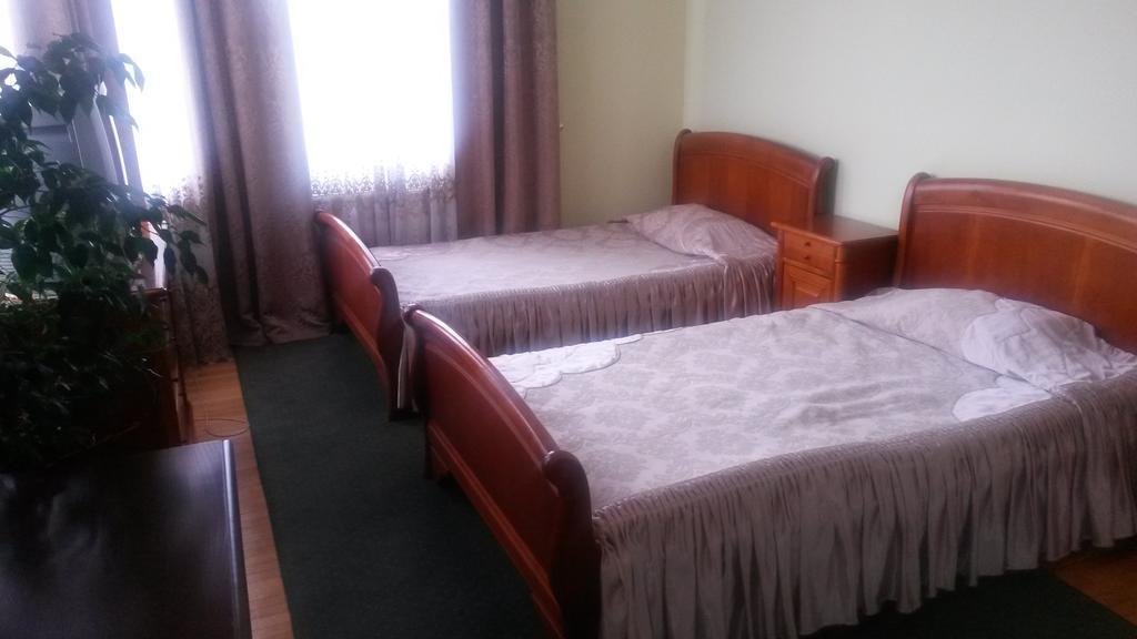 ריבנה Marlen Hotel מראה חיצוני תמונה