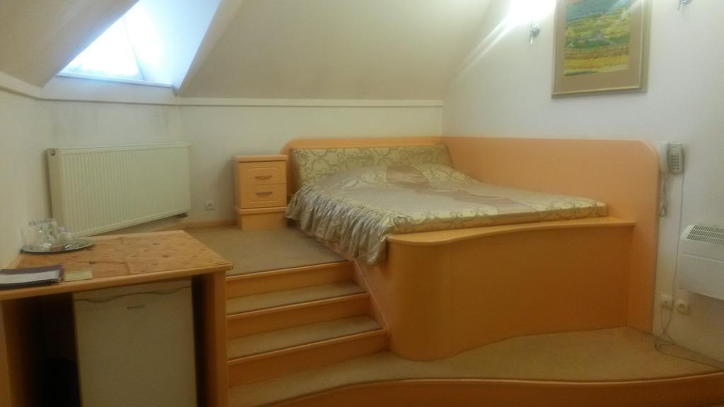 ריבנה Marlen Hotel מראה חיצוני תמונה